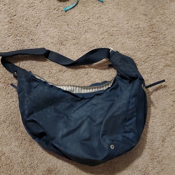 Lululemon expandable duffel bag